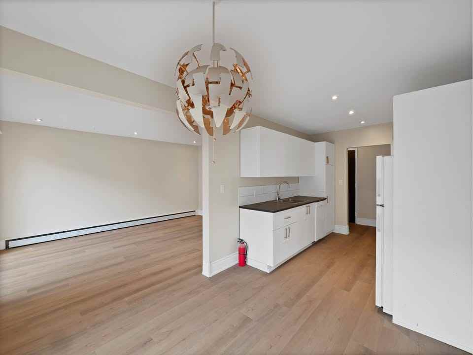 2623 King Street East #4 - Photo 4 of 24