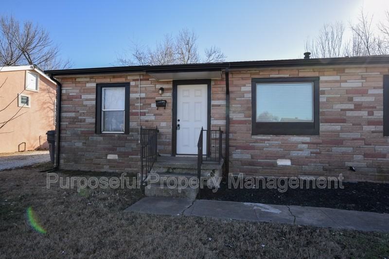 2924 Sw 51st St - Photo 4 of 31