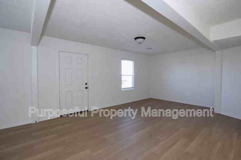 2924 Sw 51st St - Photo 6 of 31