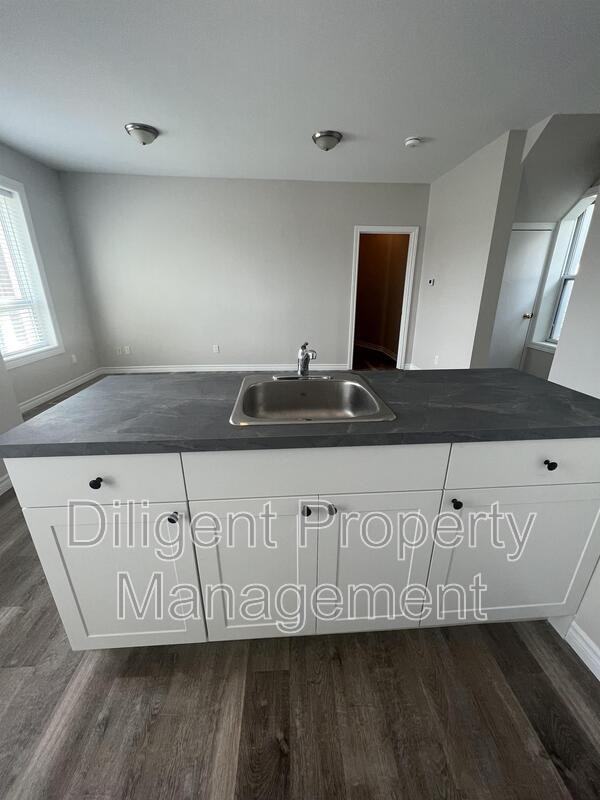 164 Stewart St #MAIN - Photo 3 of 22