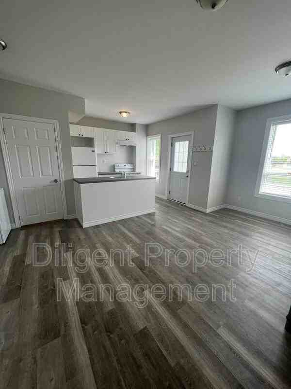 164 Stewart St #MAIN - Photo 4 of 22