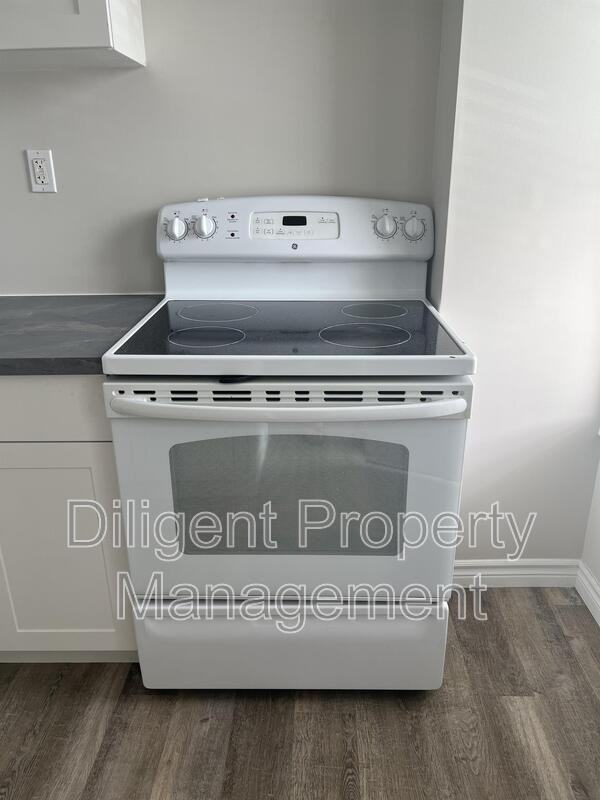 164 Stewart St #MAIN - Photo 6 of 22