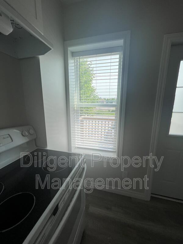 164 Stewart St #MAIN - Photo 7 of 22