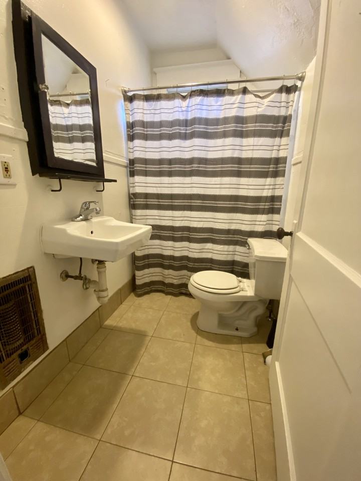 136 Alumni C - Photo 4 of 8