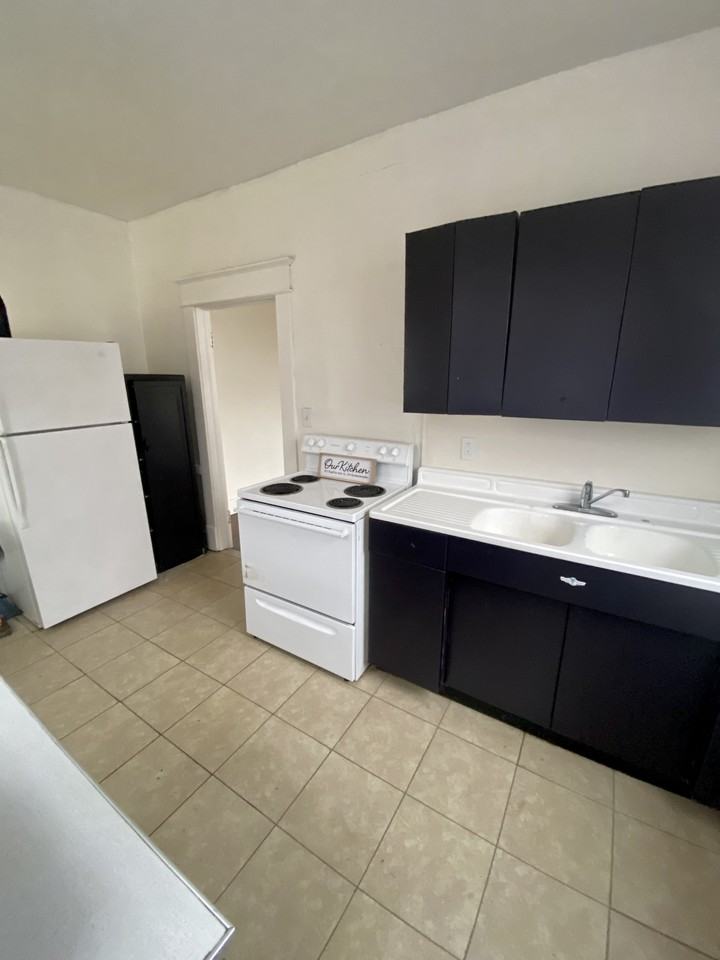 136 Alumni C - Photo 6 of 8