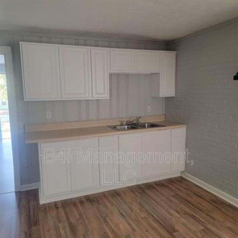 303 Butler St - Photo 7 of 14