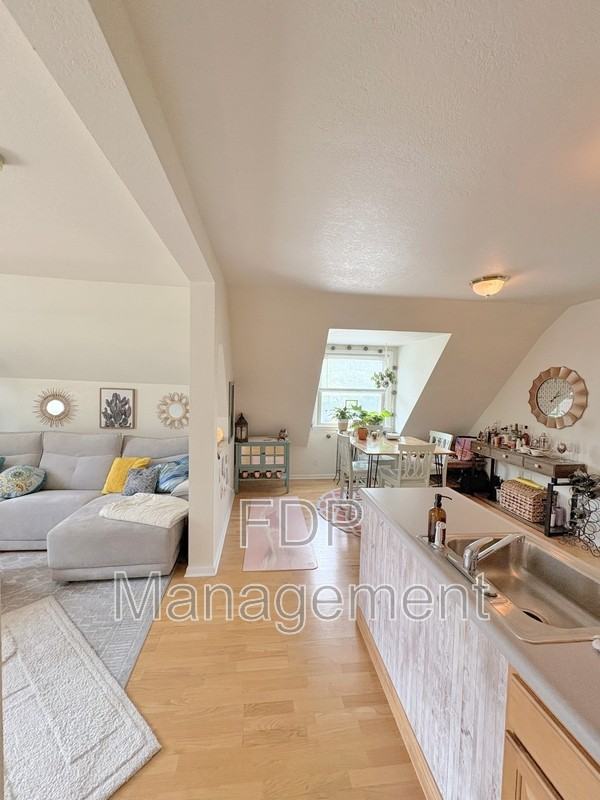 660 East Ave #100B - Photo 3 of 17