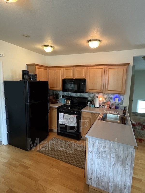 660 East Ave #100B - Photo 5 of 17