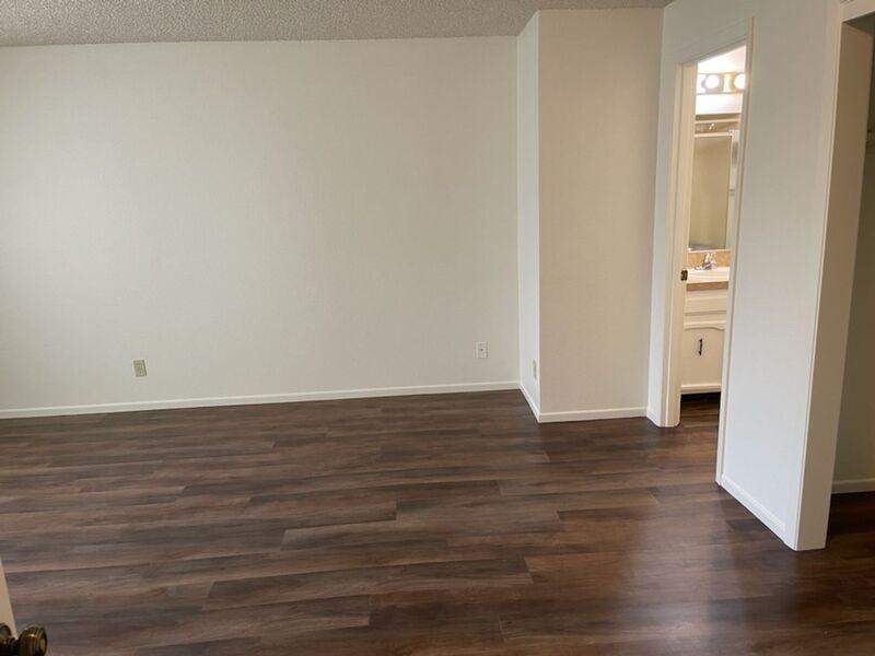 4282 Meadowbrook Ct Ne - Photo 7 of 9