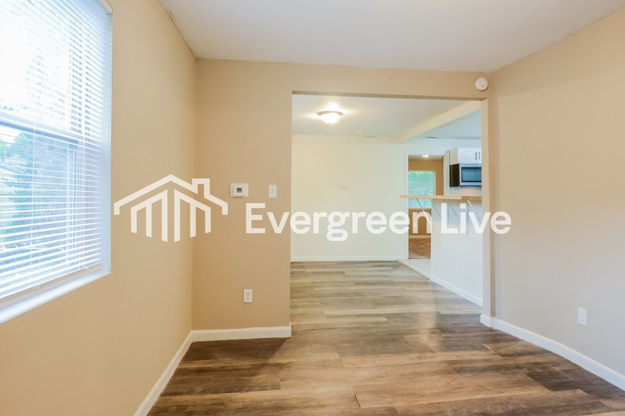 114 S Sheridan Ave - Photo 3 of 15