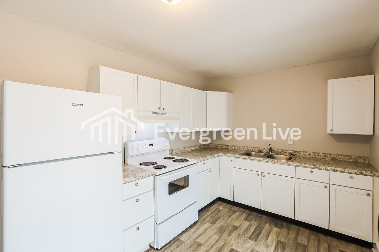 8816 Montery Ct - Photo 5 of 15