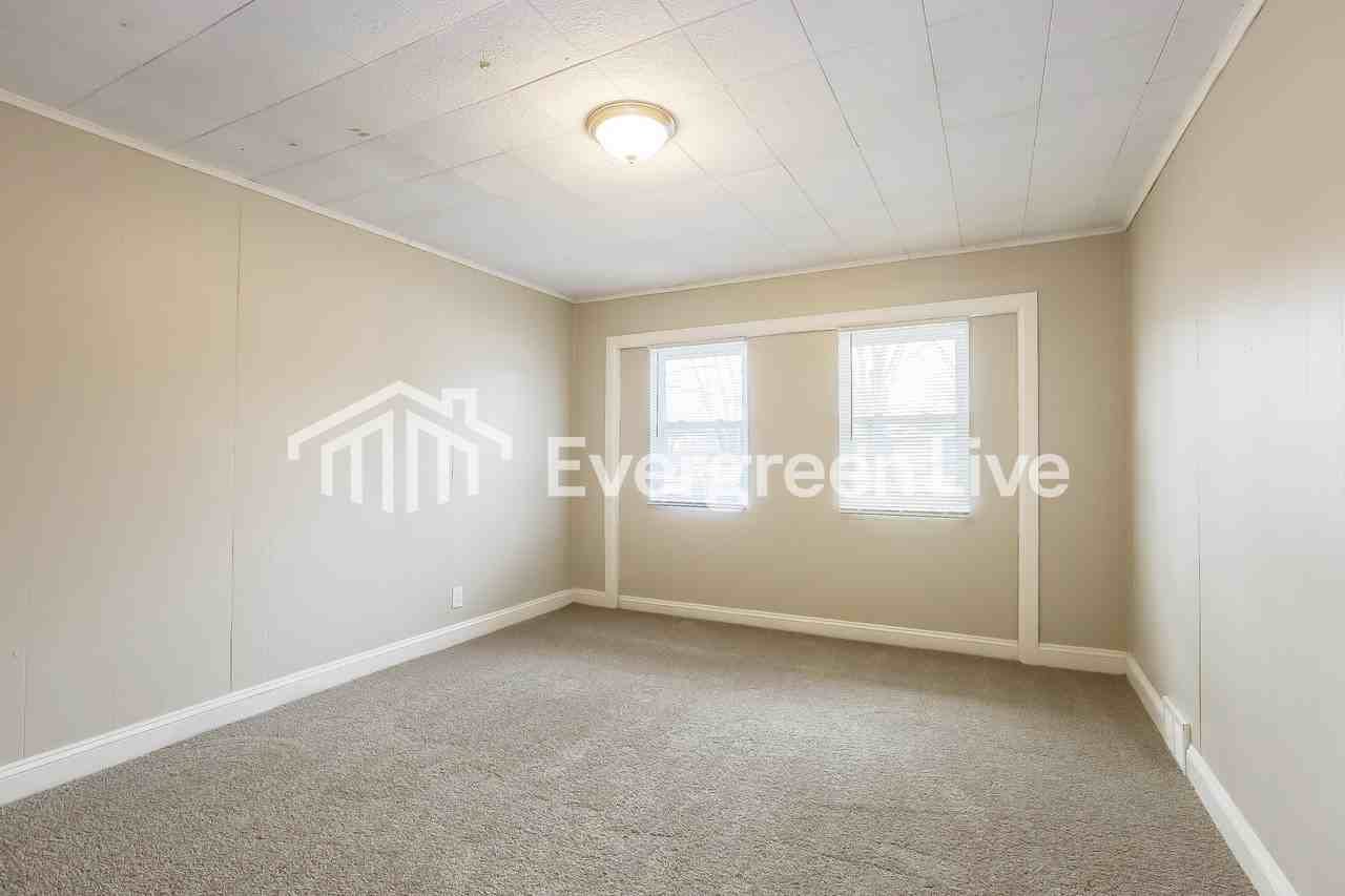 8816 Montery Ct - Photo 6 of 15