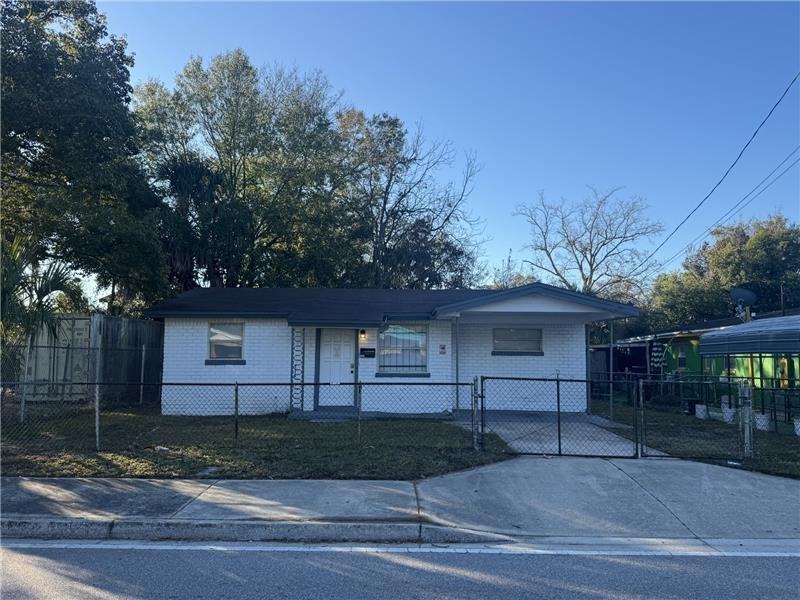 2208 W 13th St - Photo 2 of 5