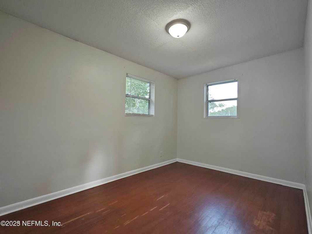 1337 W 23rd St - Photo 2 of 5