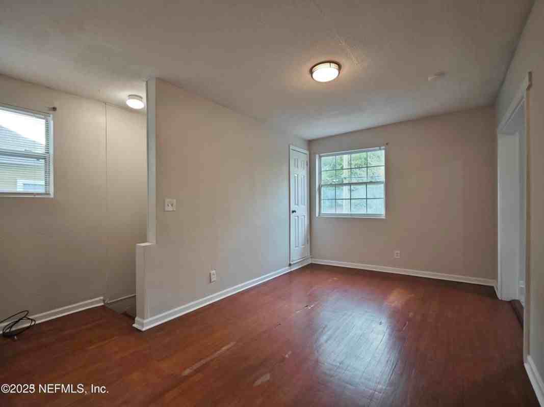 1337 W 23rd St - Photo 5 of 5