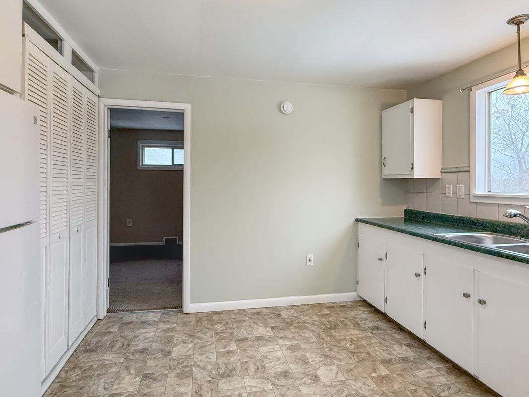 2653 W Seneca Tpke - Photo 2 of 23