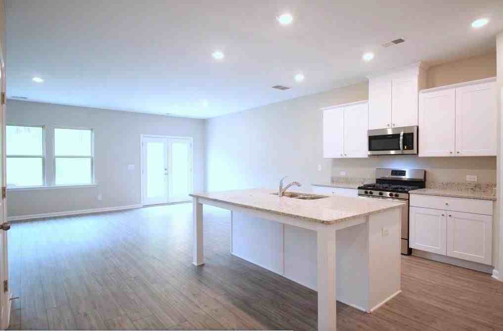 6148 Lanier Harbor Lndg - Photo 3 of 24