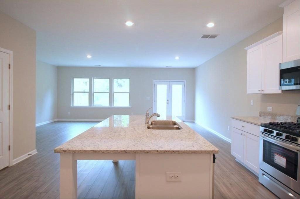 6148 Lanier Harbor Lndg - Photo 4 of 24