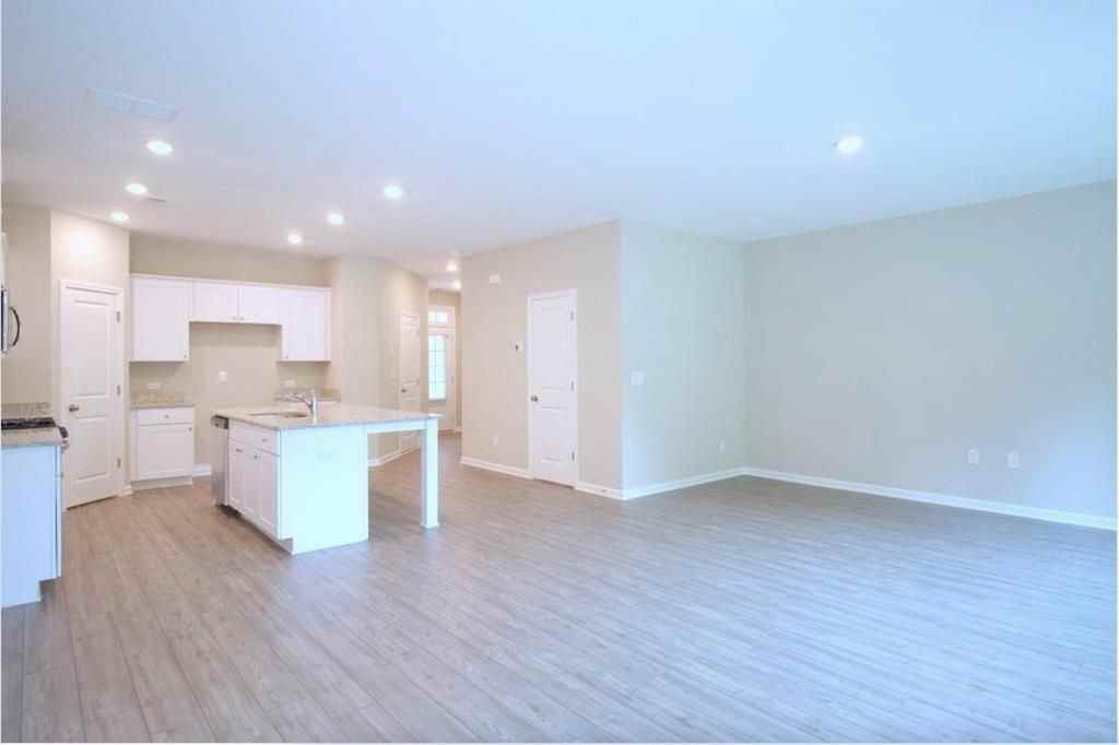 6148 Lanier Harbor Lndg - Photo 5 of 24