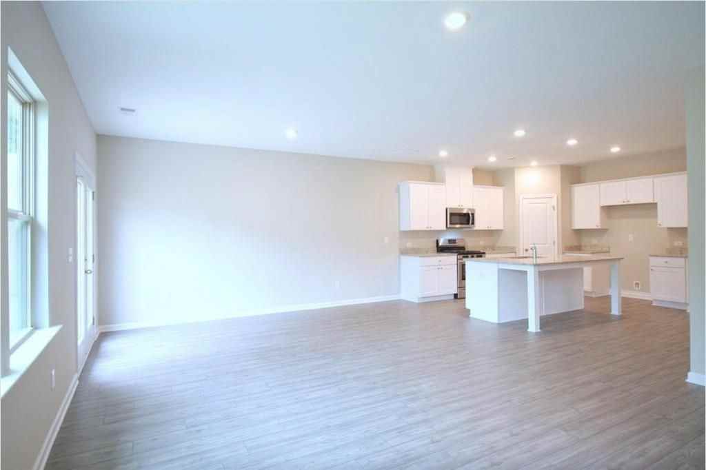 6148 Lanier Harbor Lndg - Photo 6 of 24