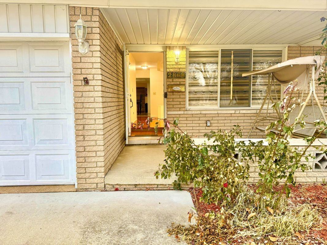 2868 Groves Dr - Photo 4 of 42