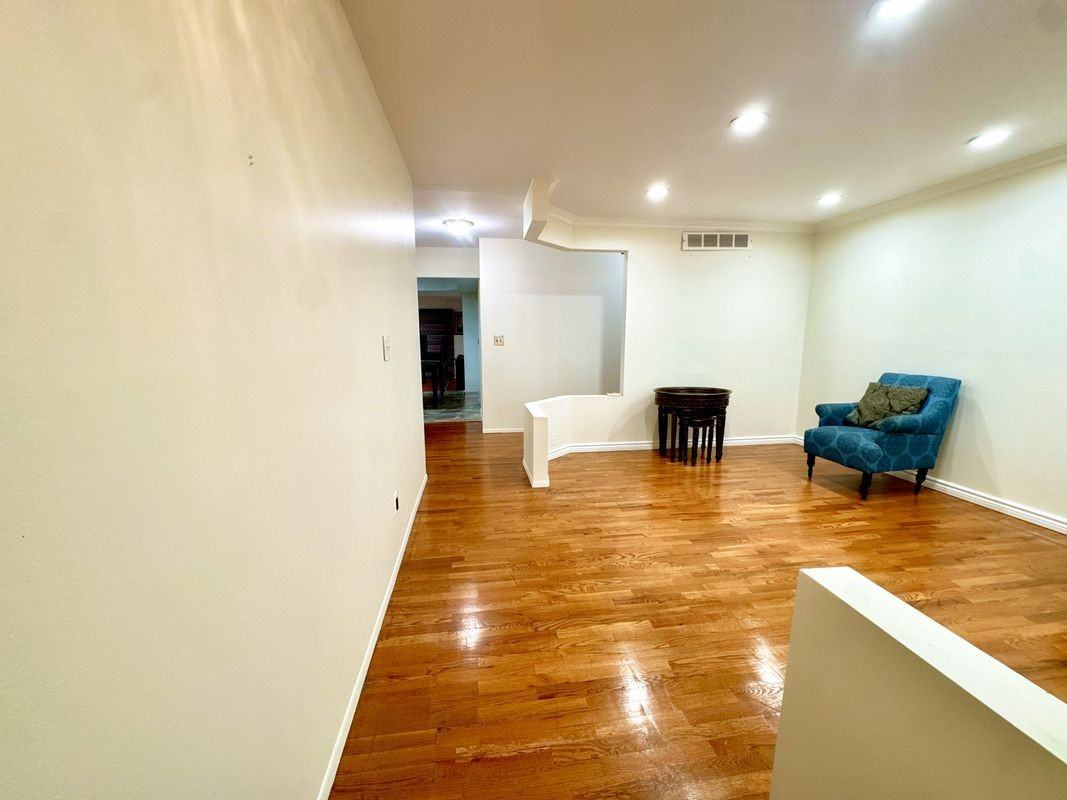 2868 Groves Dr - Photo 5 of 42