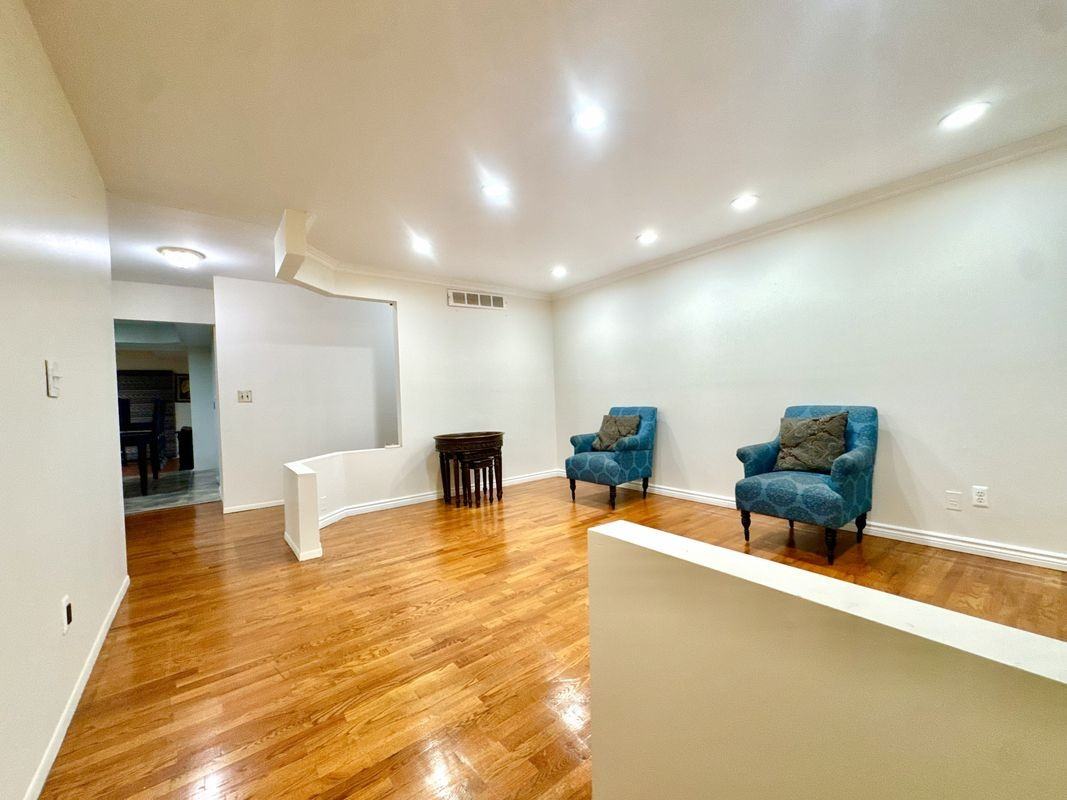 2868 Groves Dr - Photo 6 of 42