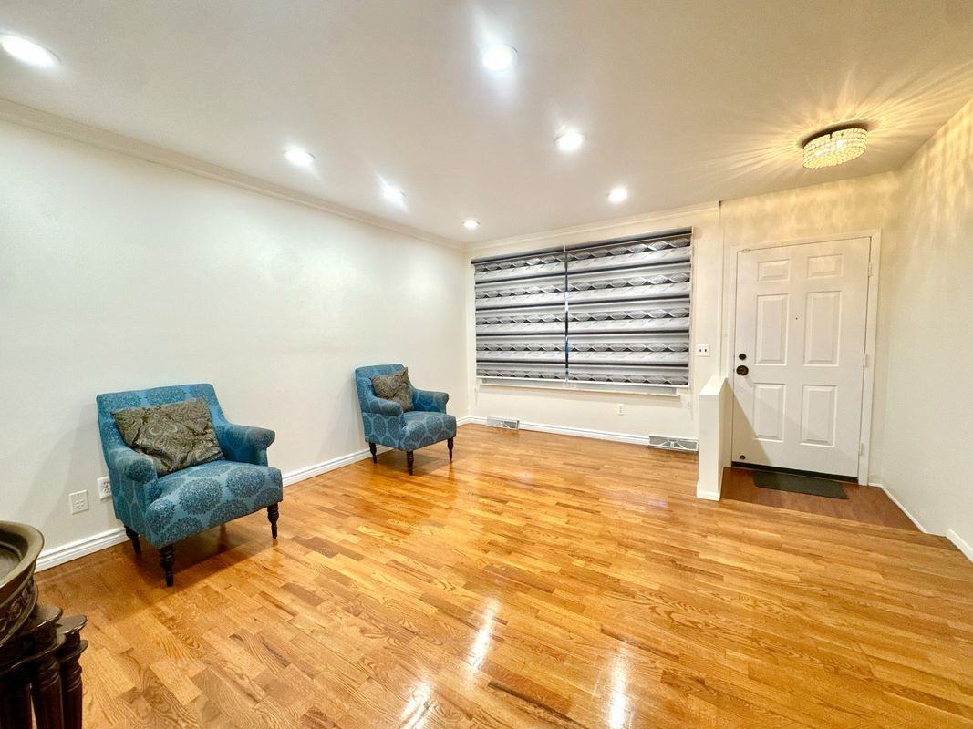 2868 Groves Dr - Photo 7 of 42