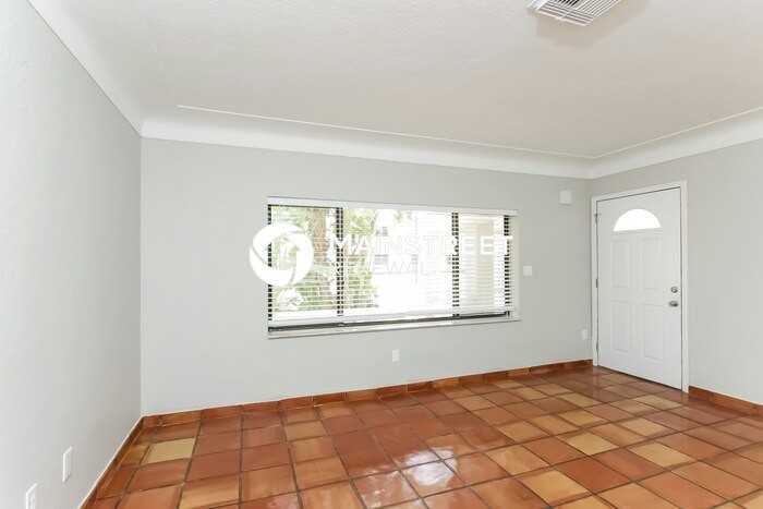 2035 Goldenrod St - Photo 2 of 16