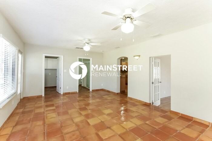 2035 Goldenrod St - Photo 4 of 16