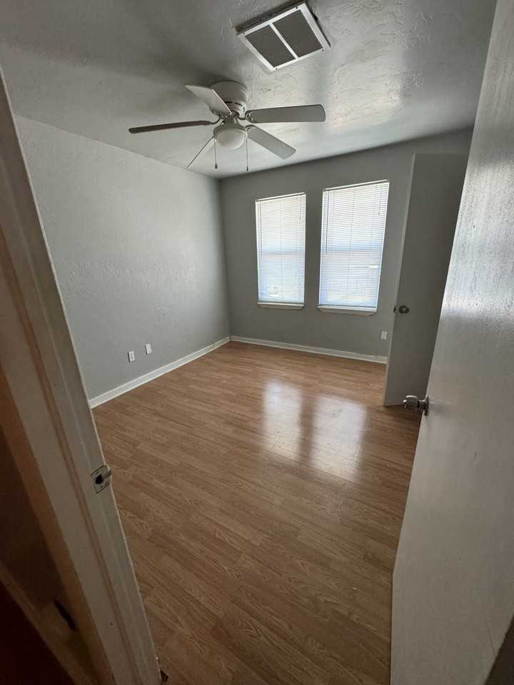 200 NE 14th StreetC3 #C3 - Photo 4 of 15