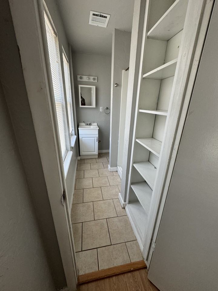 200 NE 14th StreetC3 #C3 - Photo 5 of 15