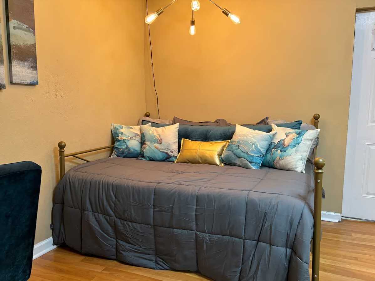 576 Muse St Sw #1 - Photo 5 of 16