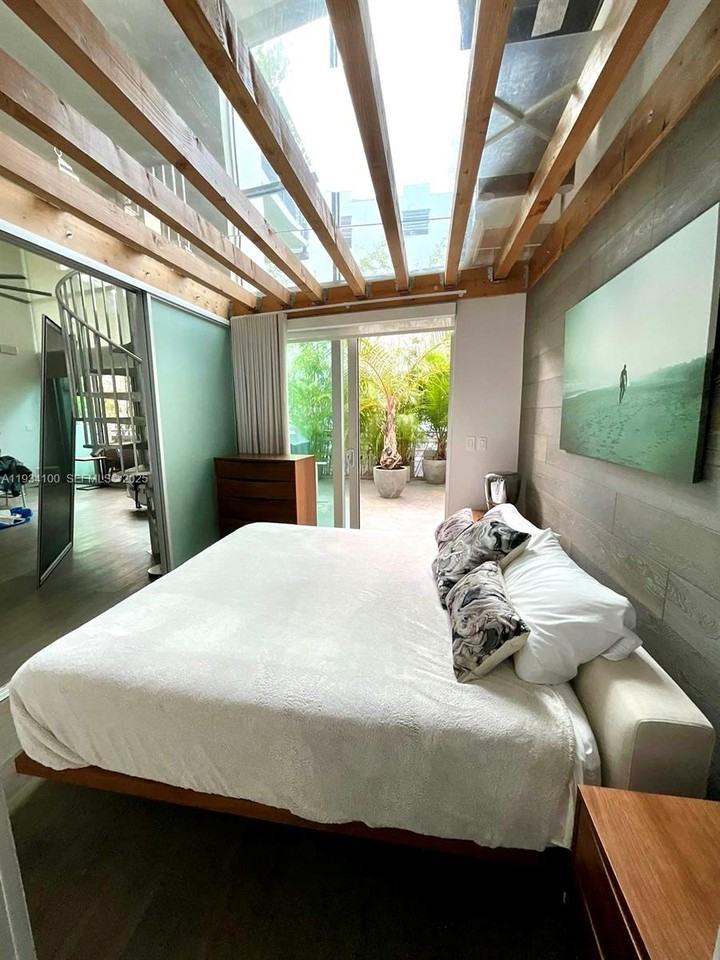 221 Jefferson Ave #4 - Photo 3 of 10