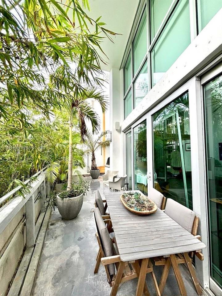 221 Jefferson Ave #4 - Photo 5 of 10