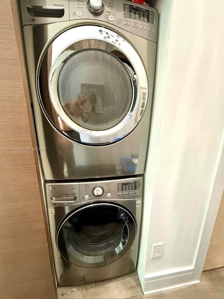 221 Jefferson Ave #4 - Photo 7 of 10