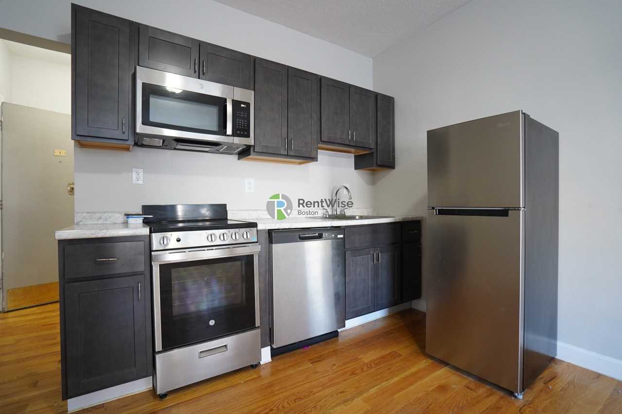 1124 Commonwealth Ave #1