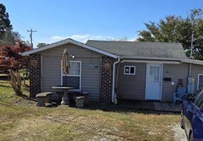 featured image of 556 E Yancey St Unit B #NA