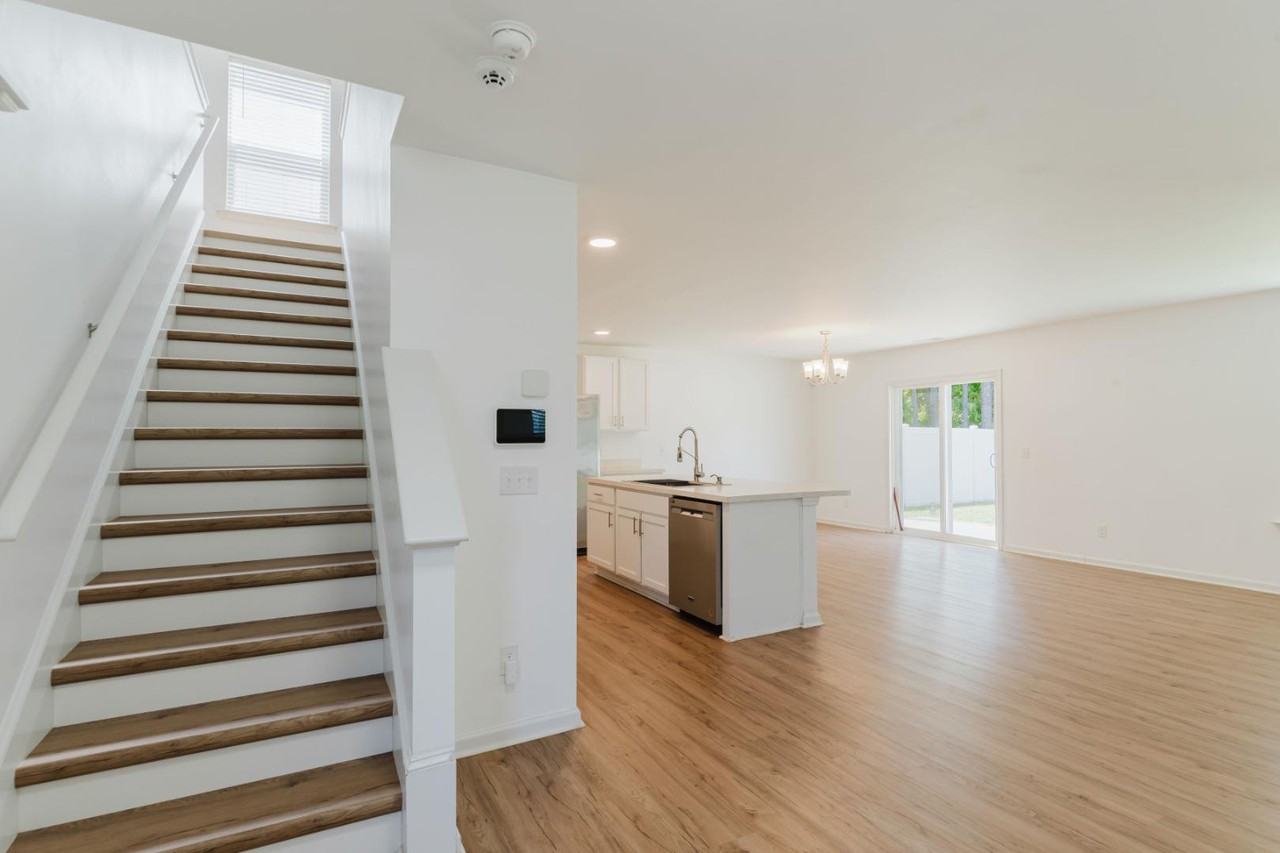 204 Mascot Ct - Photo 3 of 11