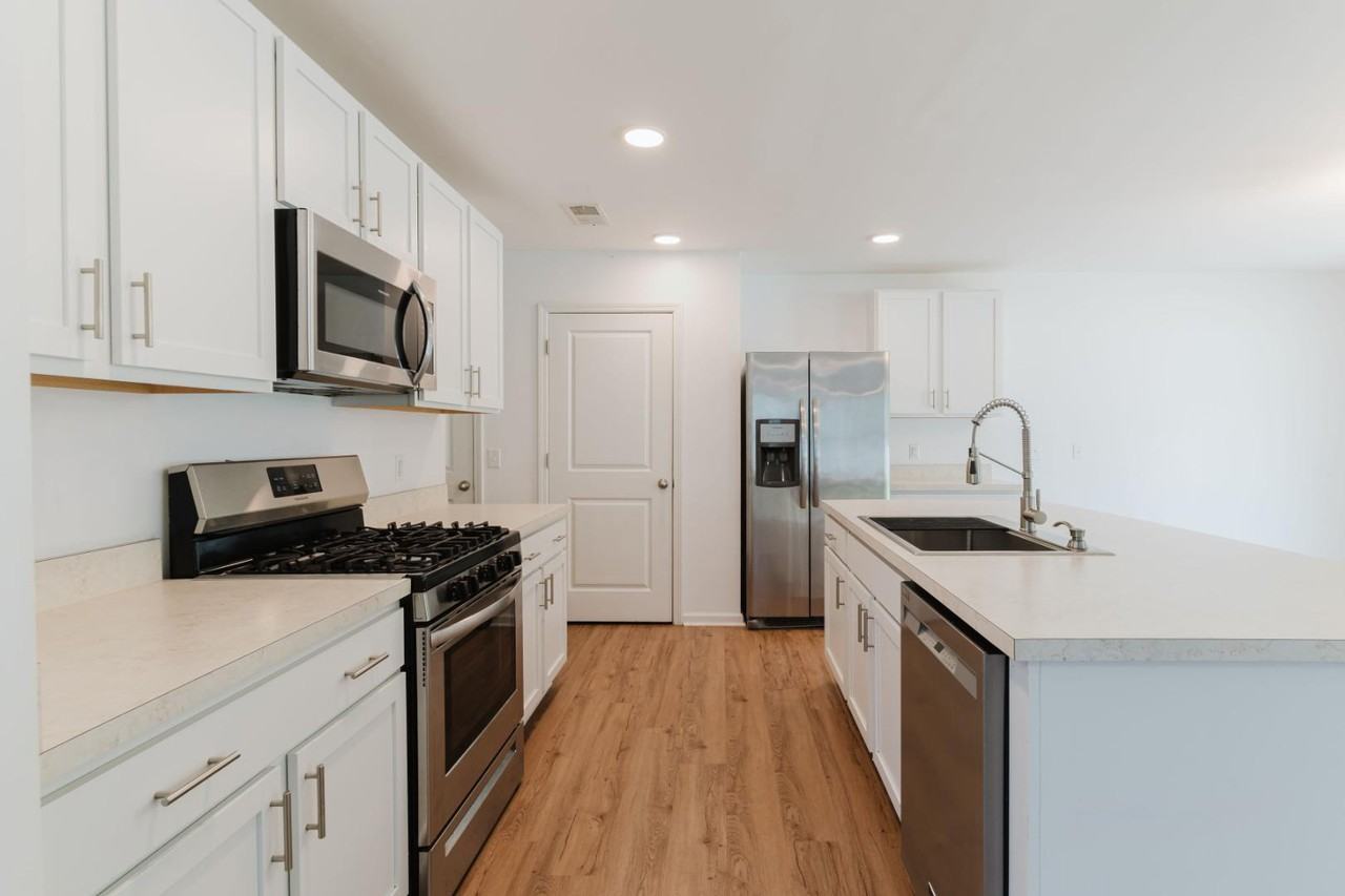 204 Mascot Ct - Photo 4 of 11