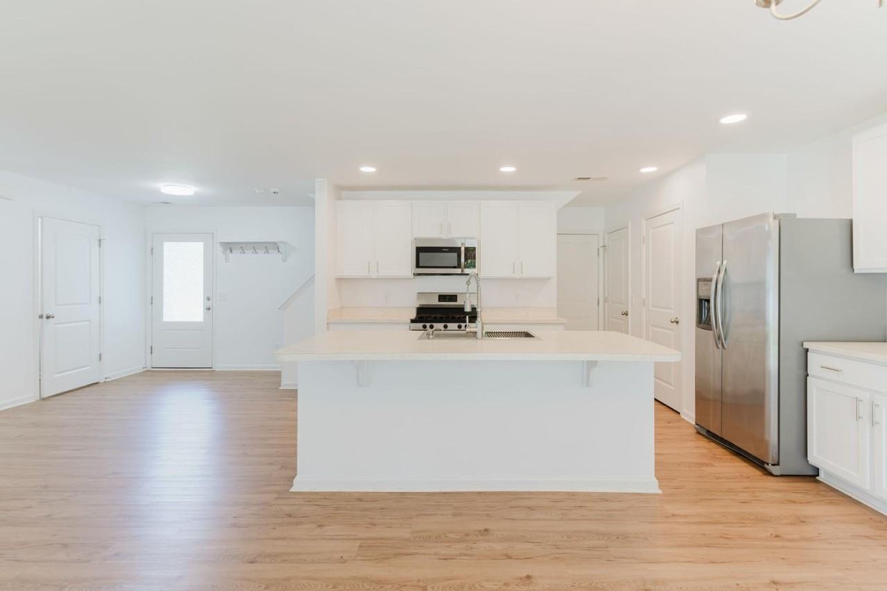 204 Mascot Ct - Photo 6 of 11