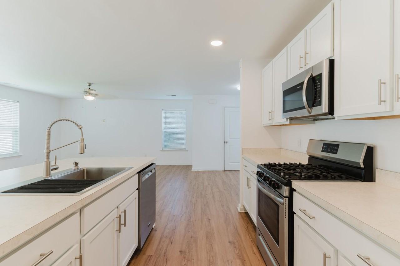 204 Mascot Ct - Photo 7 of 11