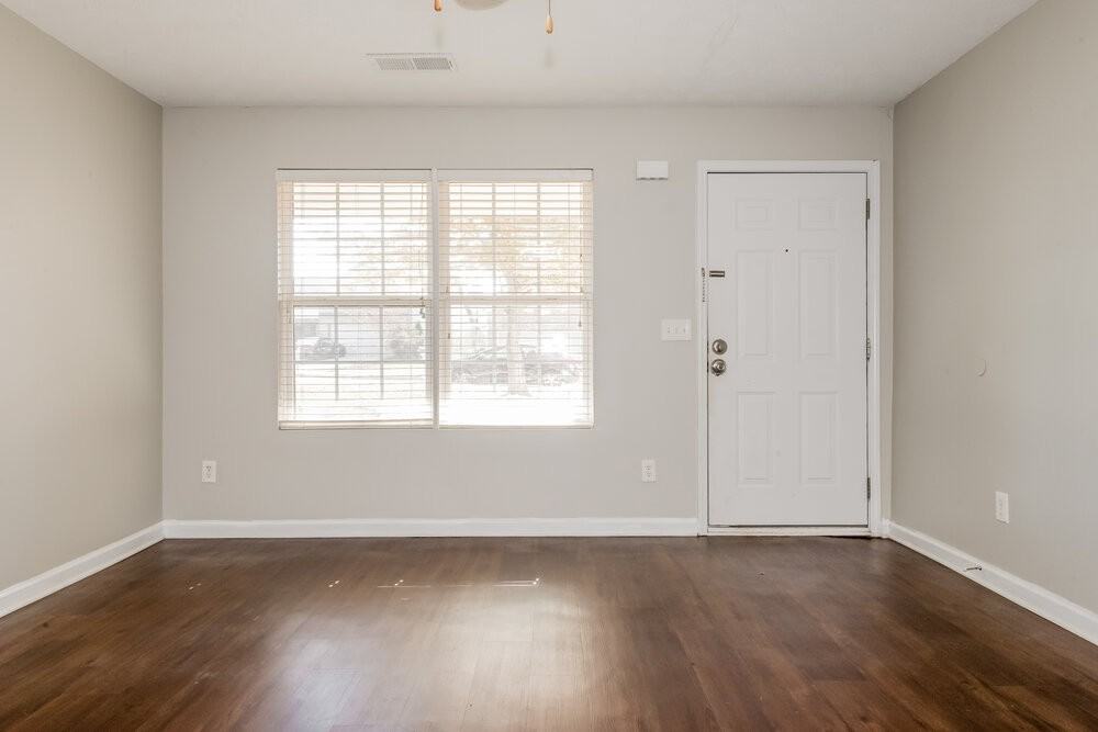 717 Douglass Cir - Photo 3 of 16