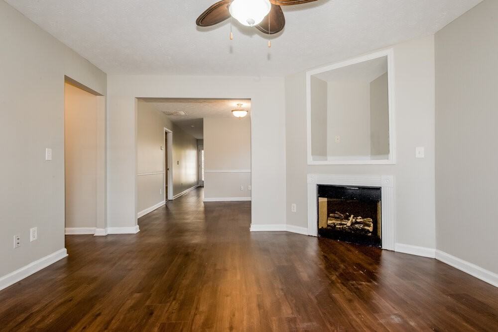 717 Douglass Cir - Photo 4 of 16