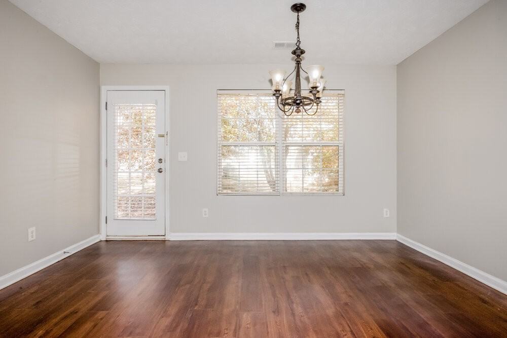 717 Douglass Cir - Photo 5 of 16