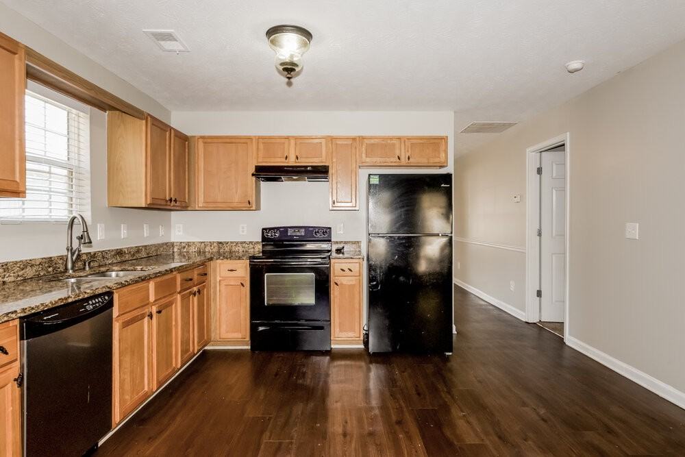 717 Douglass Cir - Photo 6 of 16