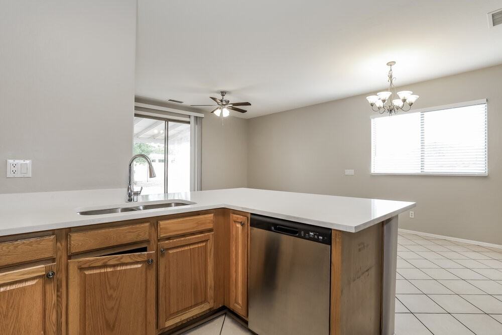 11170 W Holly St - Photo 6 of 16