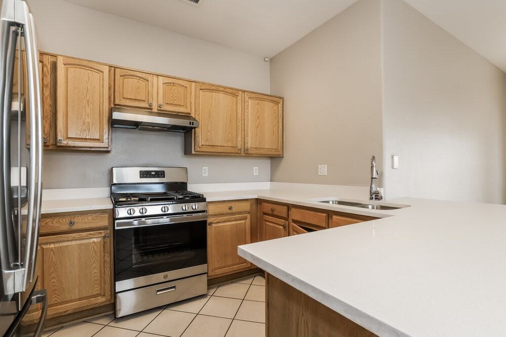 11170 W Holly St - Photo 7 of 16