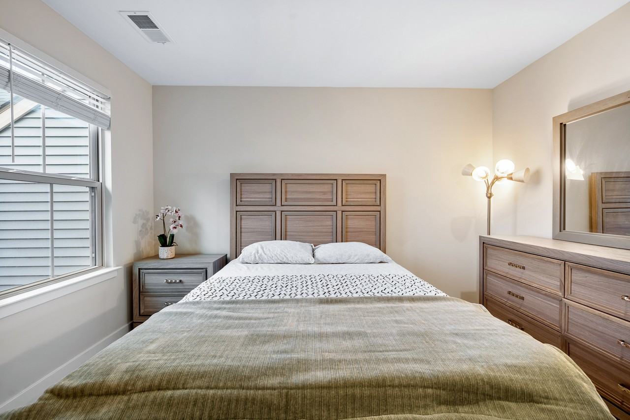 6147 Dock St - Photo 3 of 29