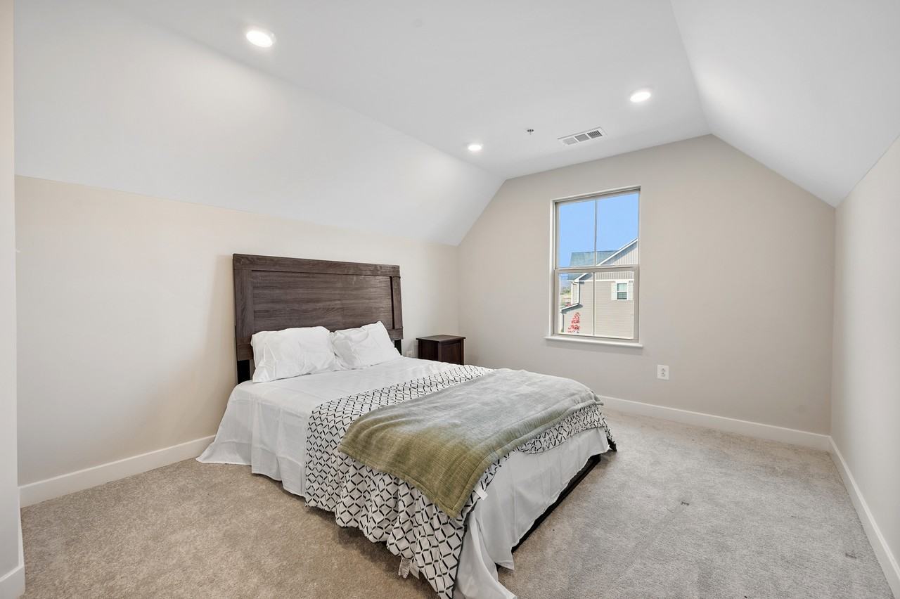 6147 Dock St - Photo 6 of 29
